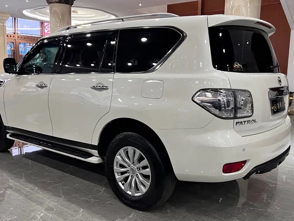 Nissan Patrol — миниатюра 6