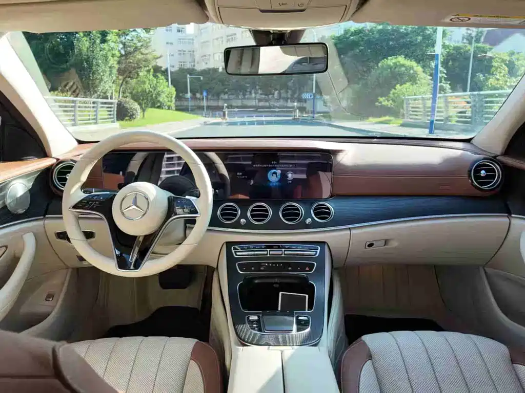 Mercedes-Benz E-Class — миниатюра 7