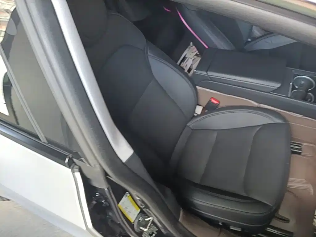 Tesla Model 3 — миниатюра 25