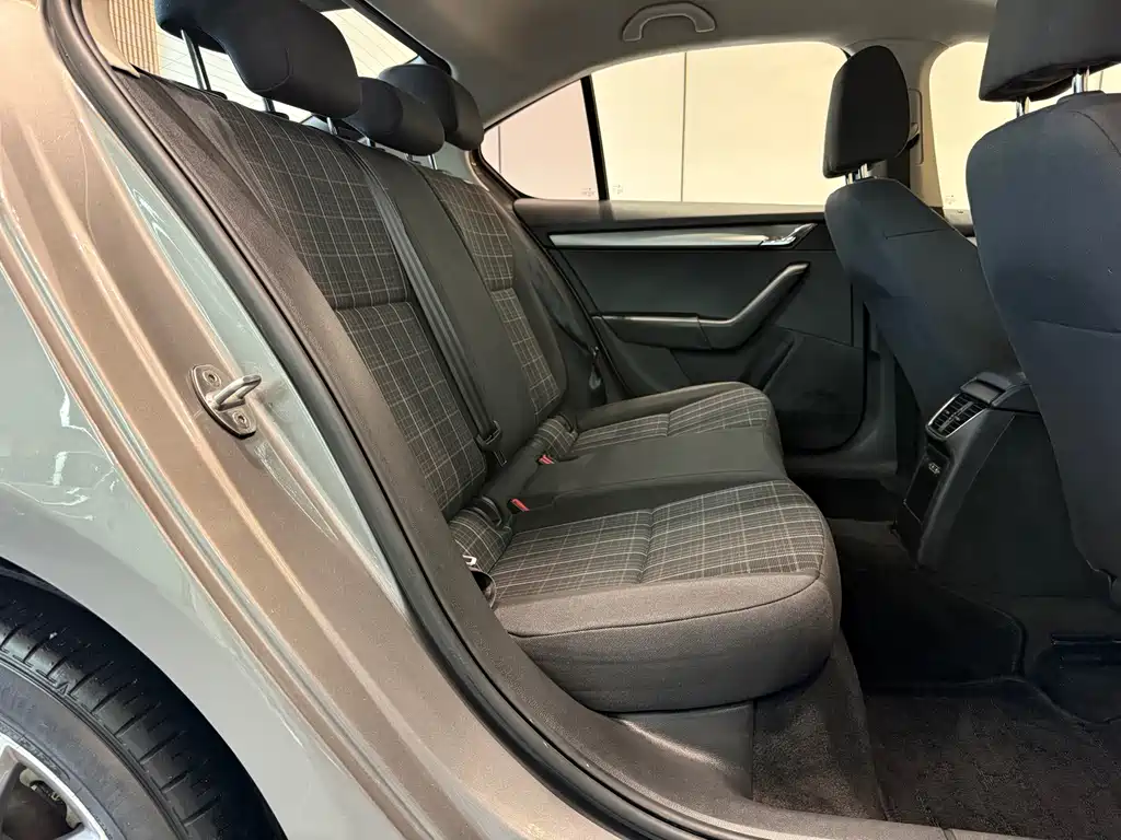 Skoda Octavia — миниатюра 11