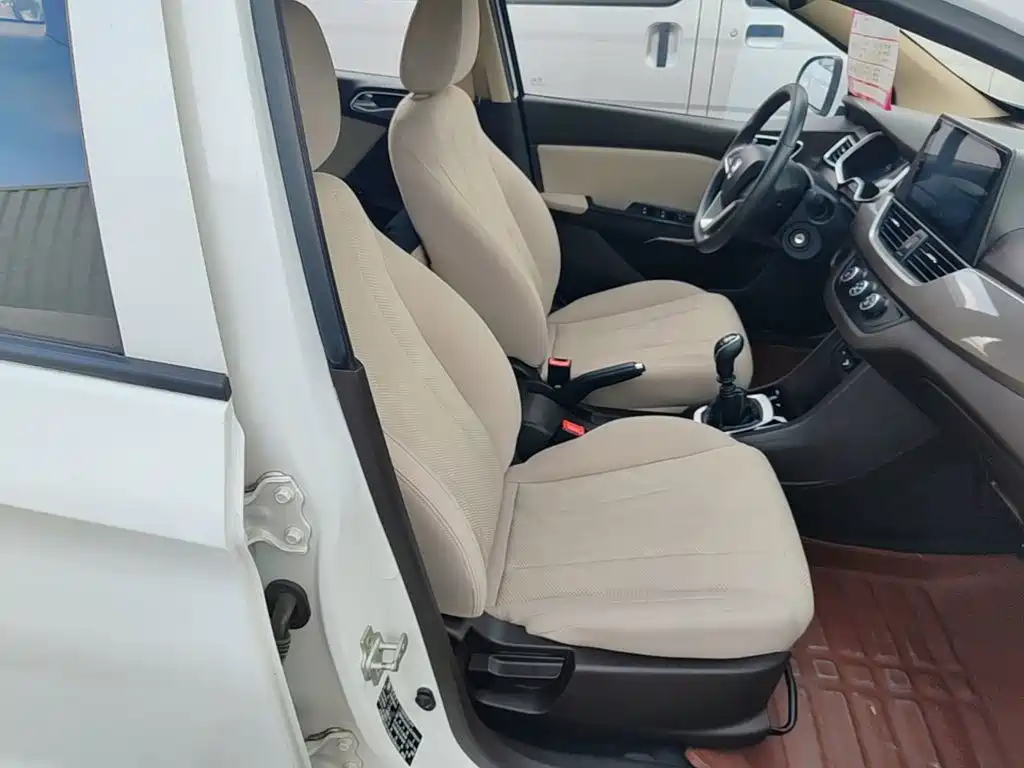Baojun 310W — миниатюра 25