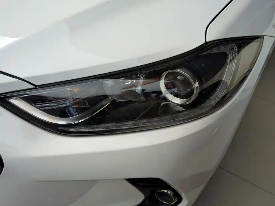 Hyundai Elantra — миниатюра 5