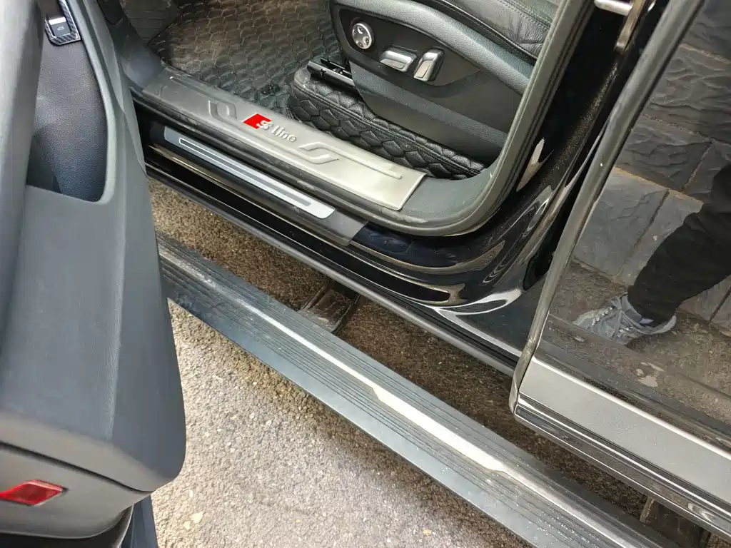 Audi Q7 — миниатюра 9