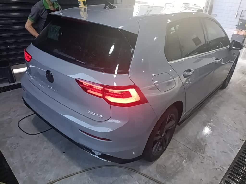 Volkswagen Golf 1.4 л 2023 г. Серебристо-серый, пробег 31600 км