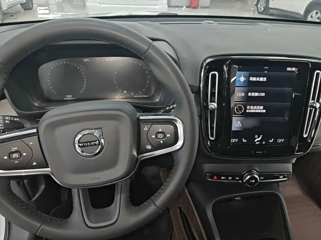 Volvo XC40 — миниатюра 10