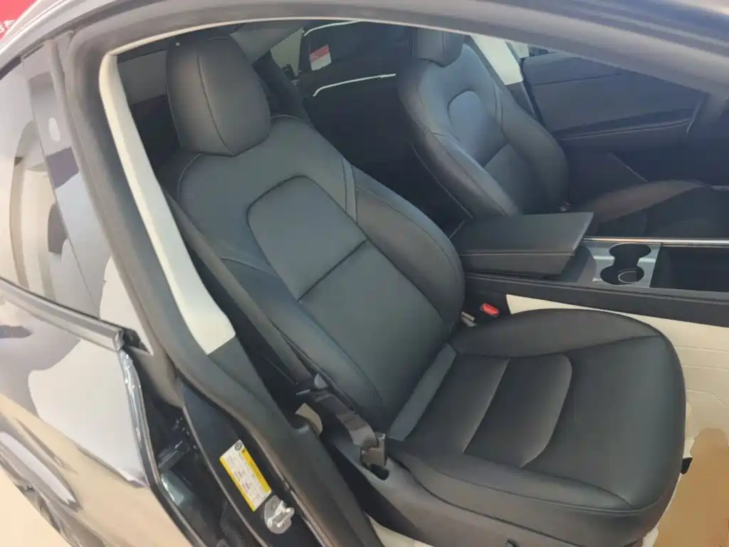 Tesla Model Y — миниатюра 25