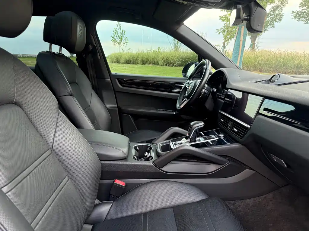 Porsche Cayenne — миниатюра 11