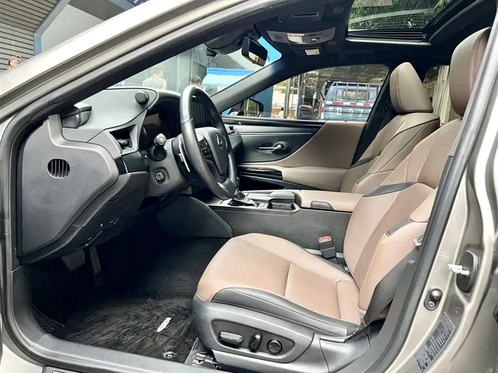 Lexus ES 2021 300h Premium