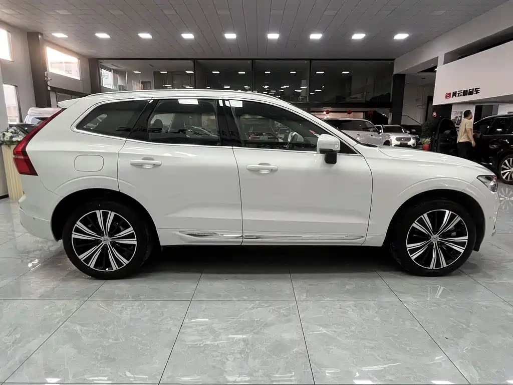 Volvo XC60 PHEV — миниатюра 6