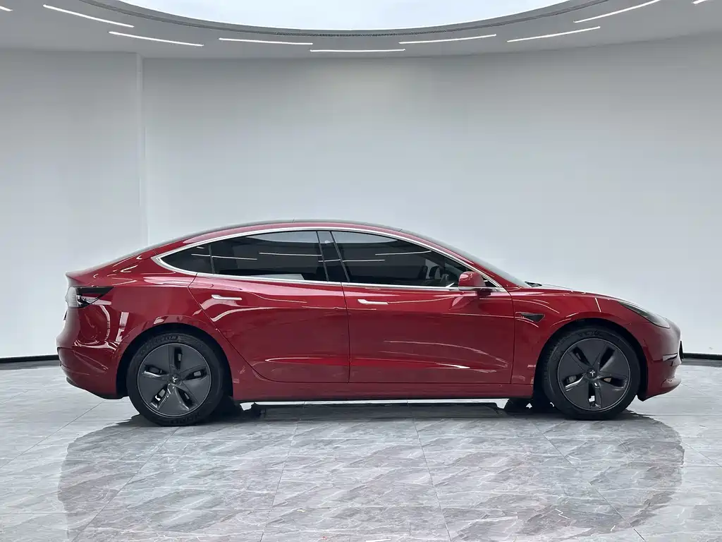 Tesla Model 3 — миниатюра 7