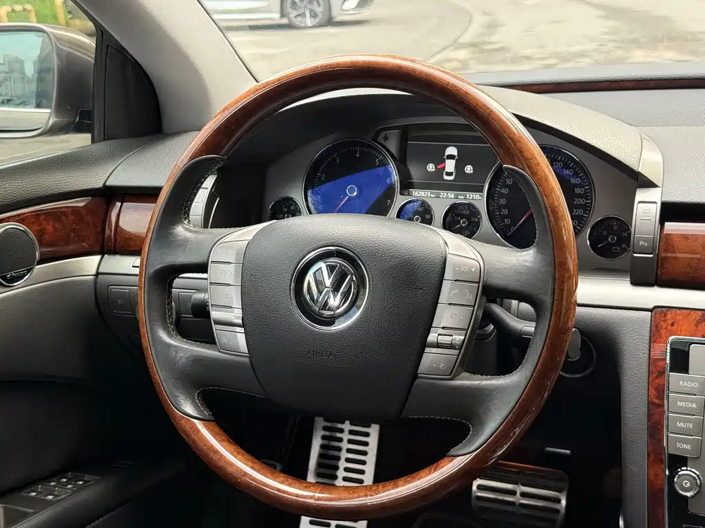 Volkswagen Phaeton — миниатюра 15