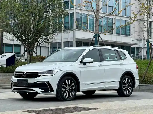 VOLKSWAGEN TIGUAN L 2024