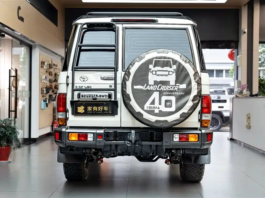 Toyota Land Cruiser LC76 2025 4.0L AT