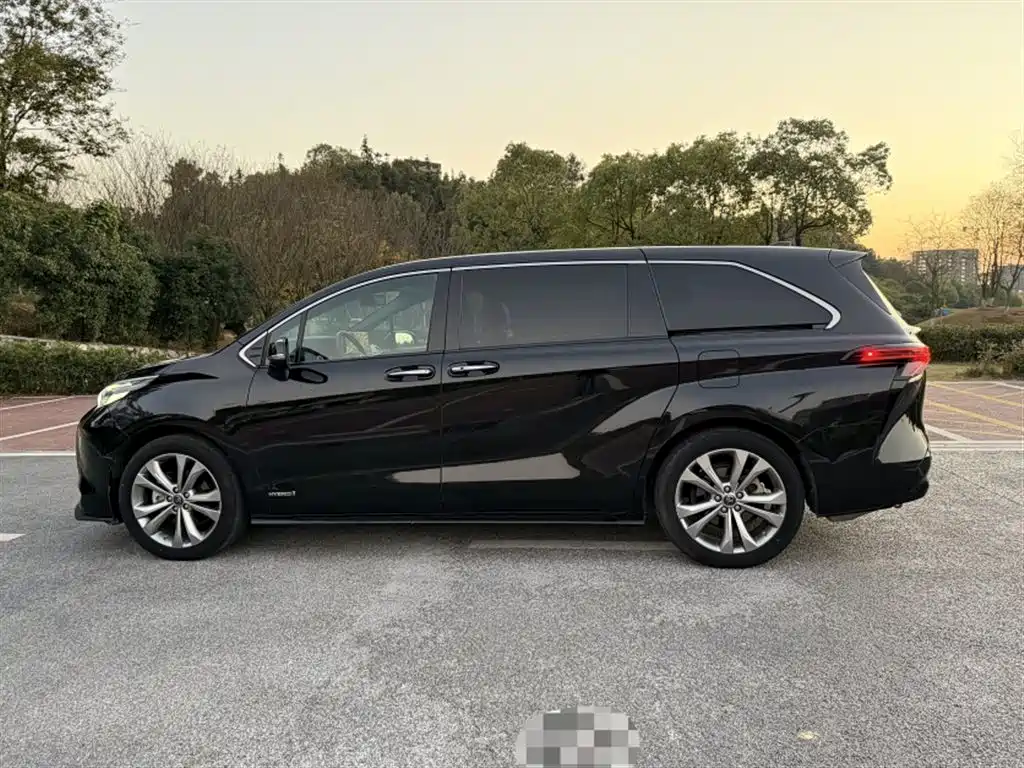 Toyota Sienna - фото 17