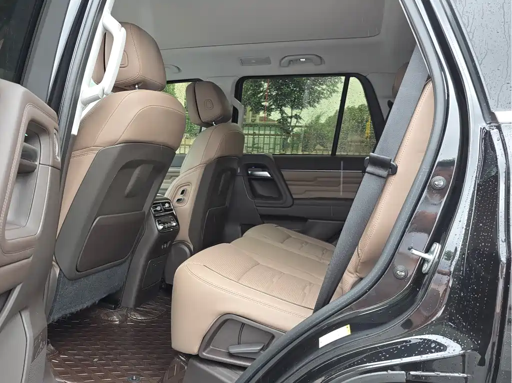 BAIC BJ60 2022 2.0T мест
