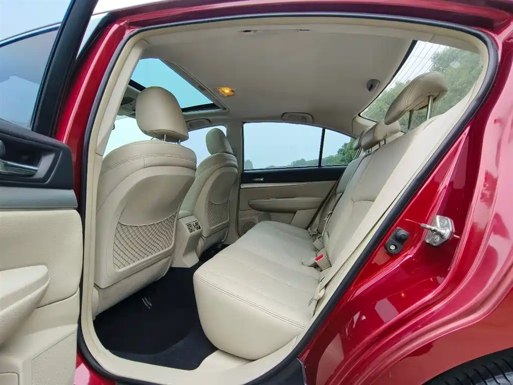 Subaru Legacy 2010 2.0i Luxury