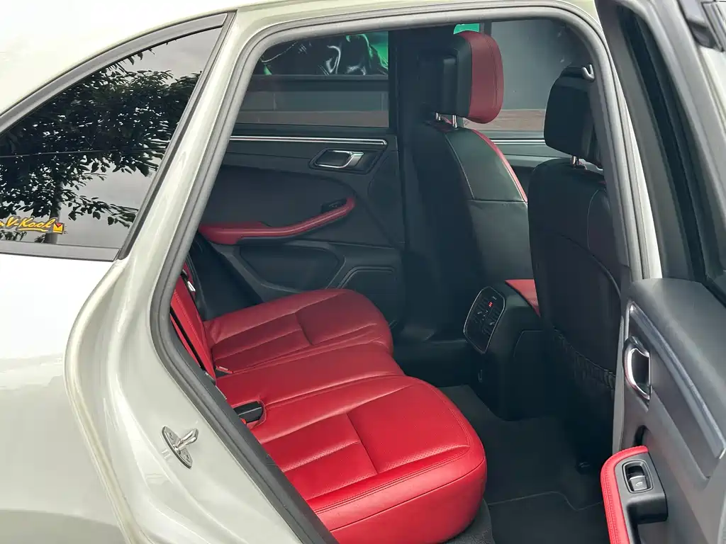 Porsche Macan — миниатюра 6