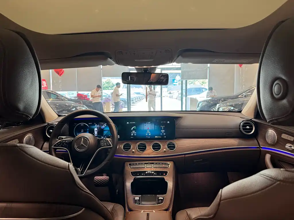Mercedes-Benz E-Class — миниатюра 12