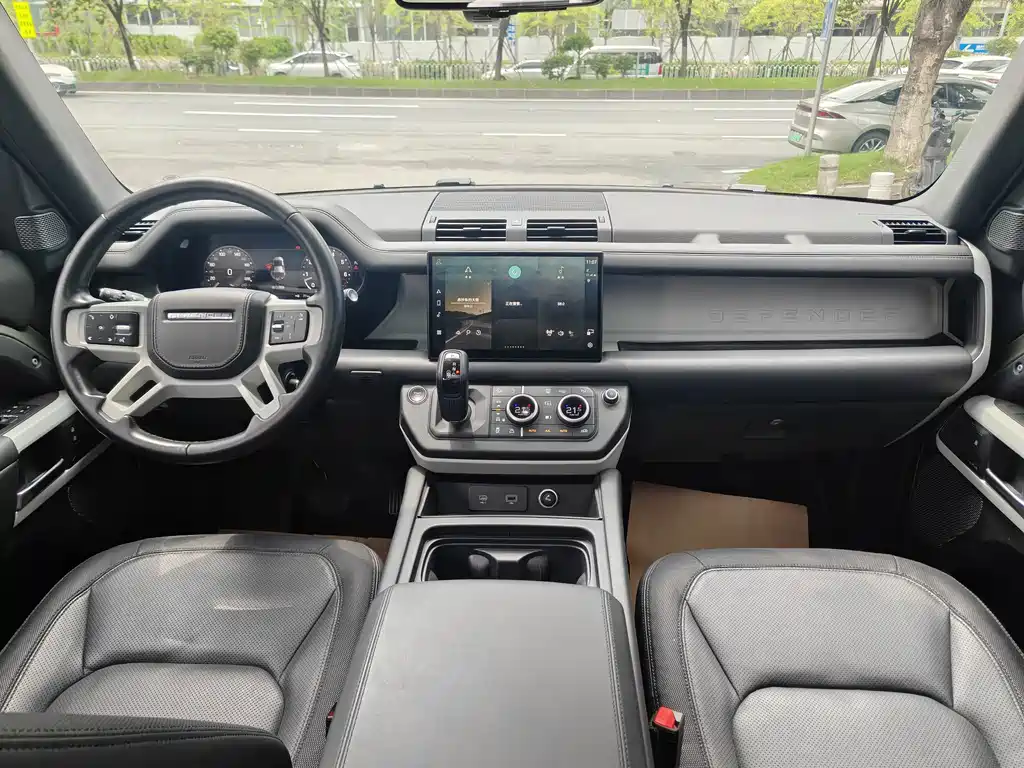 Land Rover Defender — миниатюра 7