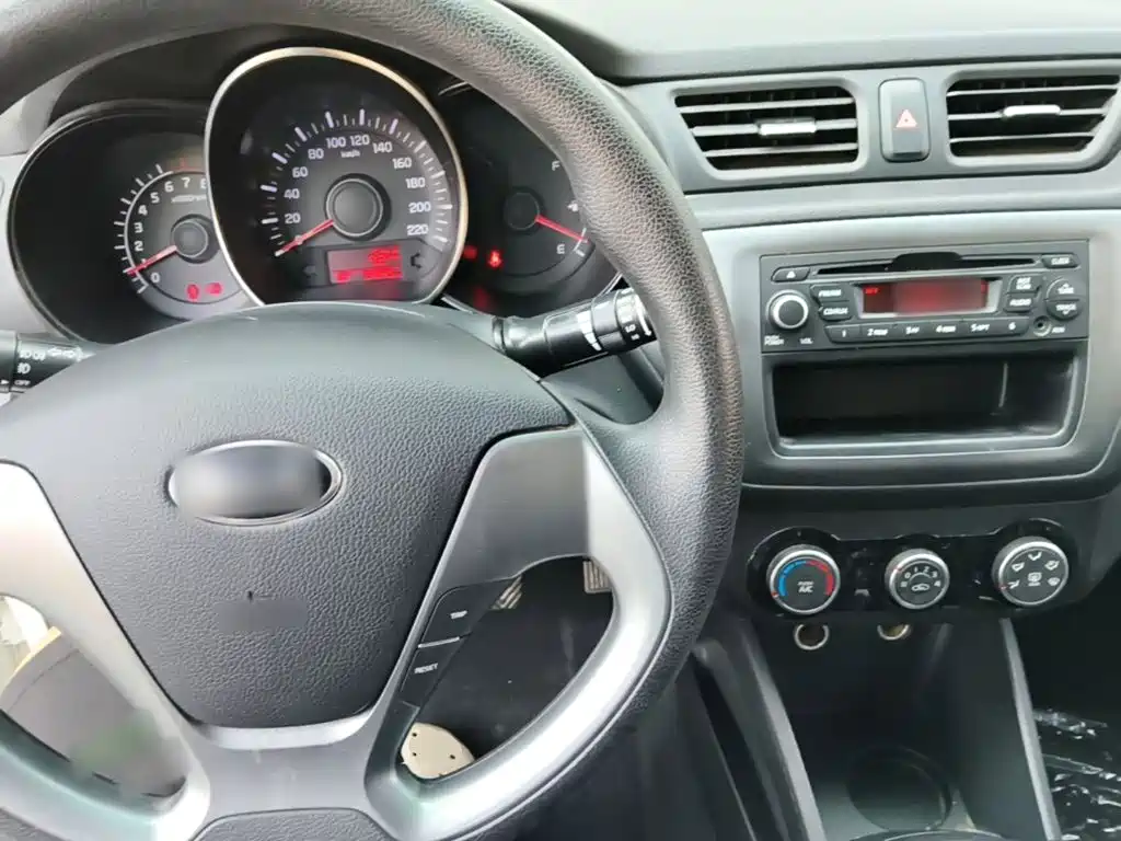 Kia K2 — миниатюра 10