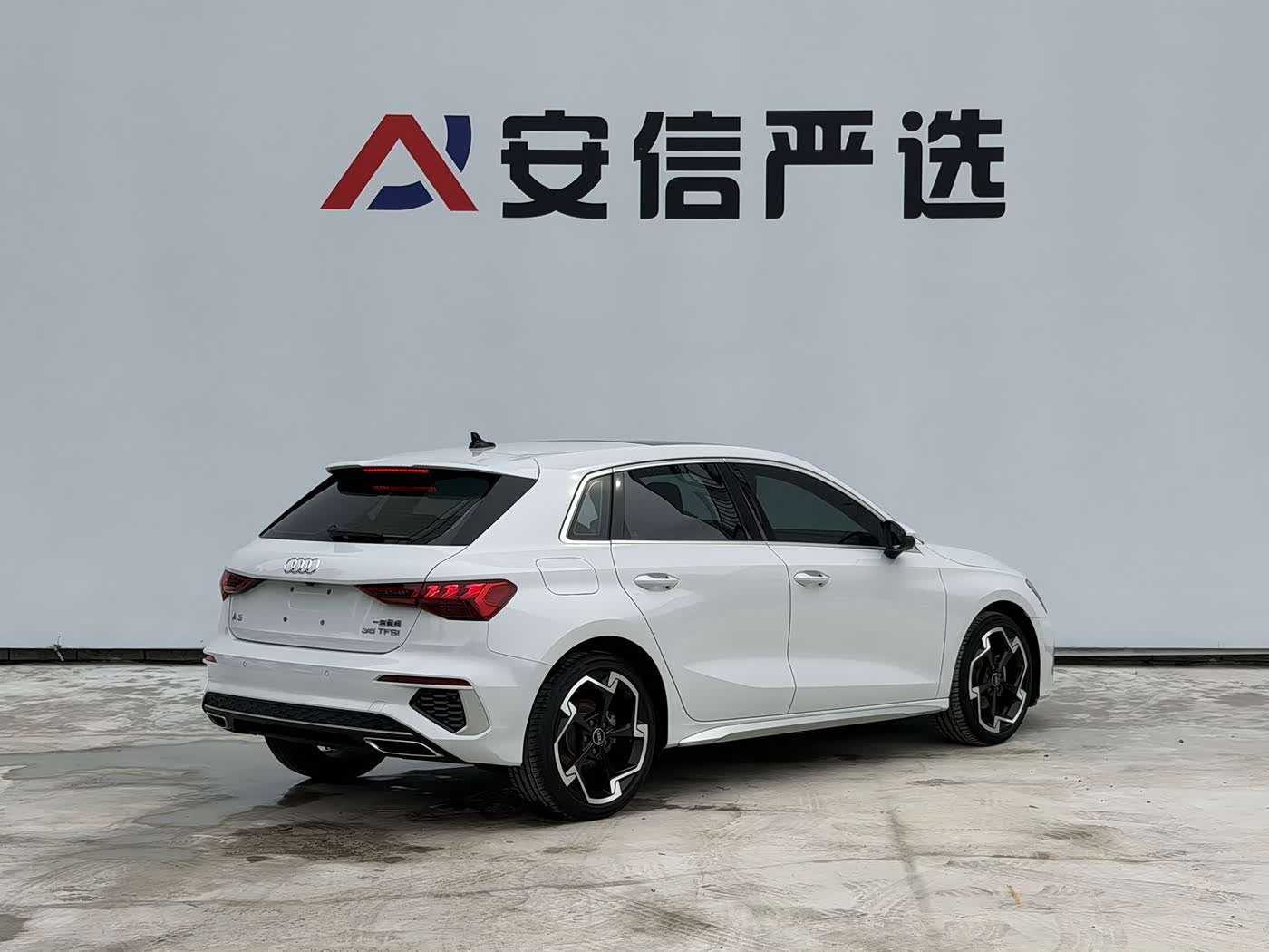 Audi A3 1.4 л 2024 г. Белый, пробег 32000 км