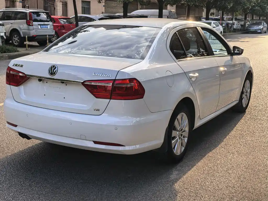 Volkswagen Lavida — миниатюра 6