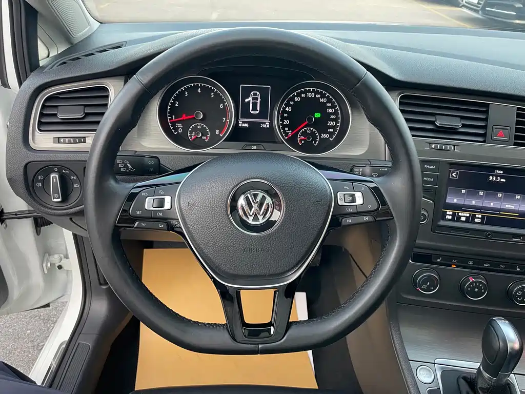 Volkswagen Golf — миниатюра 14