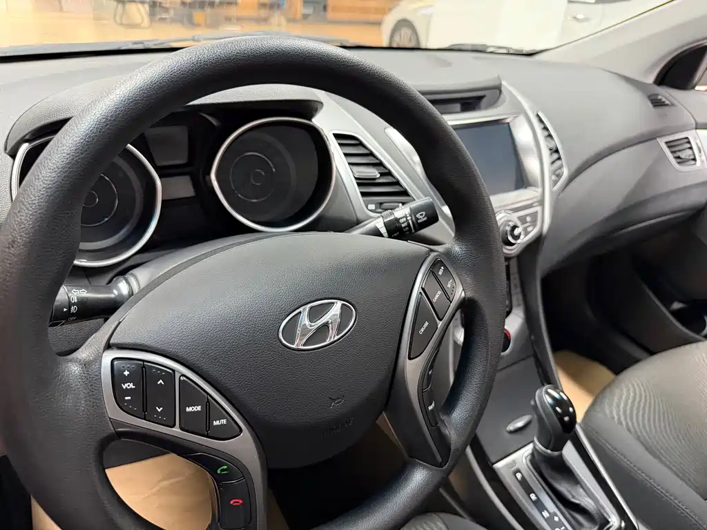 Hyundai Elantra Langdong — миниатюра 11