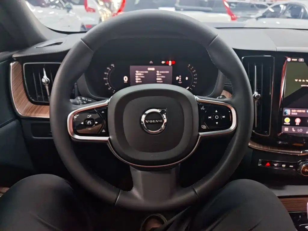 Volvo XC60 — миниатюра 11