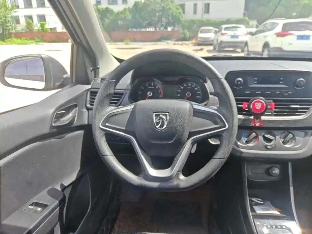 Baojun 310W — миниатюра 3