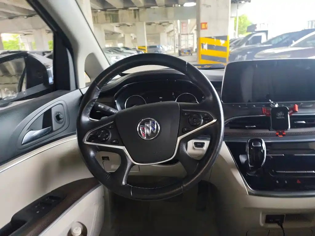 Buick GL8 — миниатюра 3