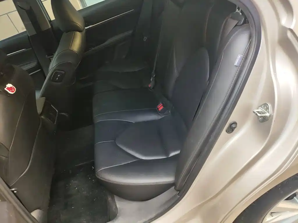 Toyota Camry — миниатюра 17