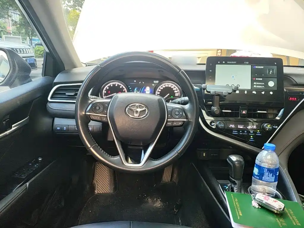 Toyota Camry — миниатюра 11