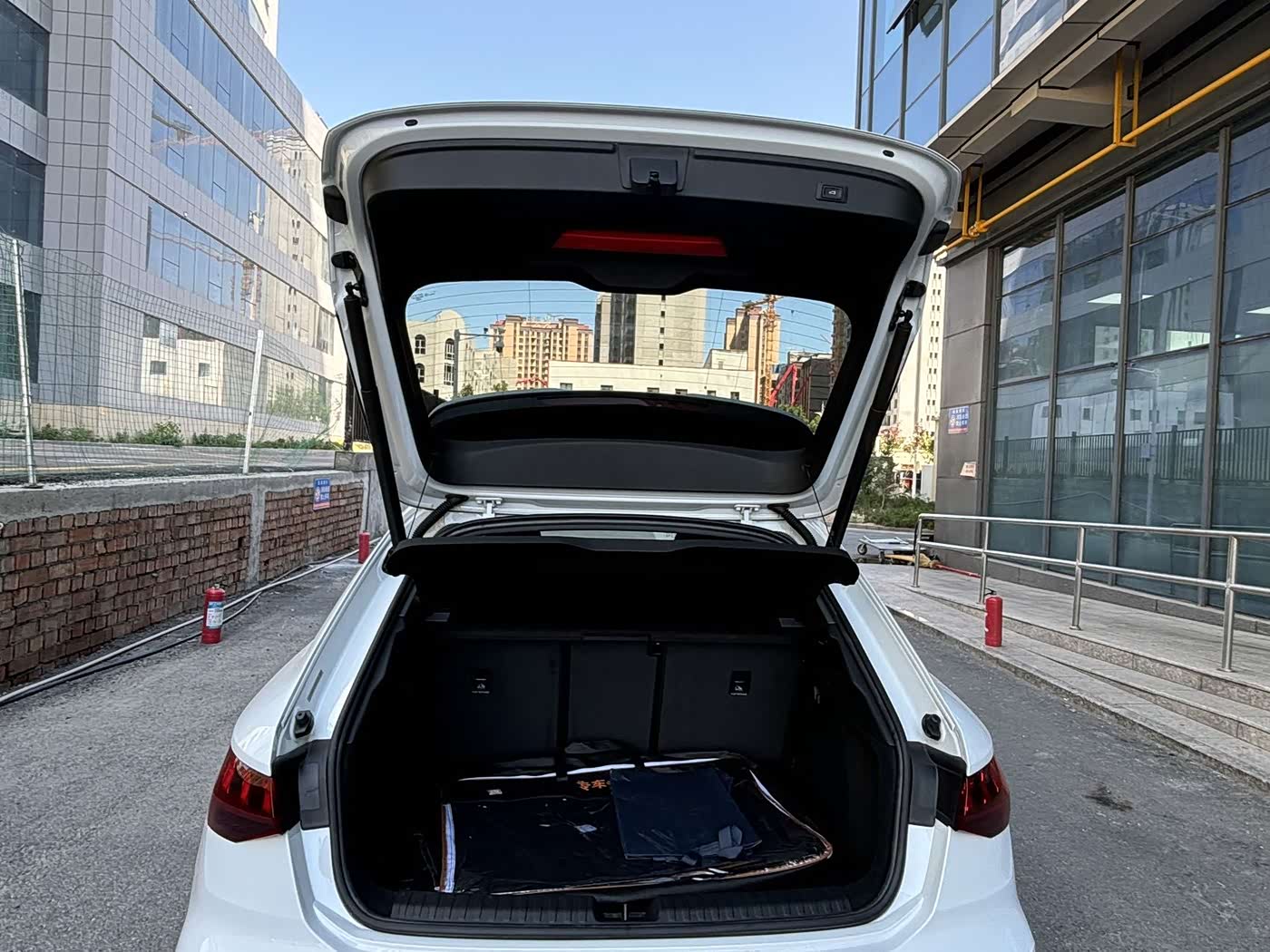 Audi A3 1.4 л 2022 г. Белый, пробег 14000 км