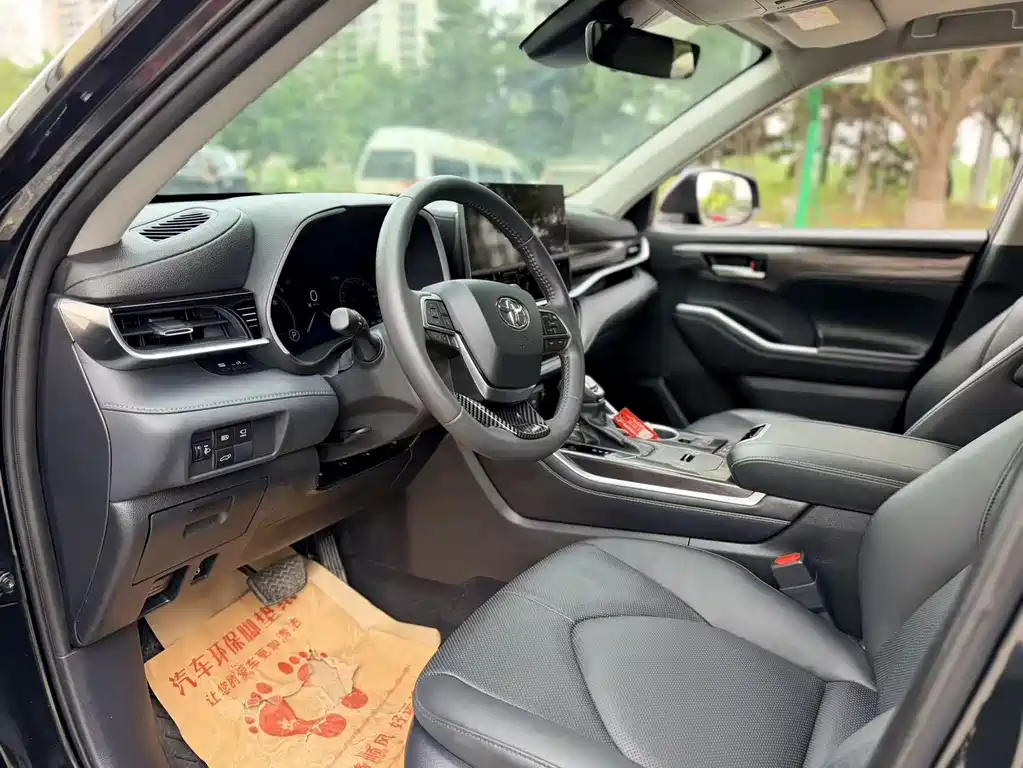 Toyota Highlander 2026 2.5L Luxury 7 мест