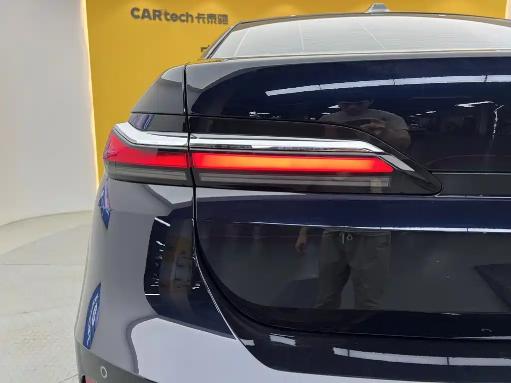 BMW 7 Series — миниатюра 9