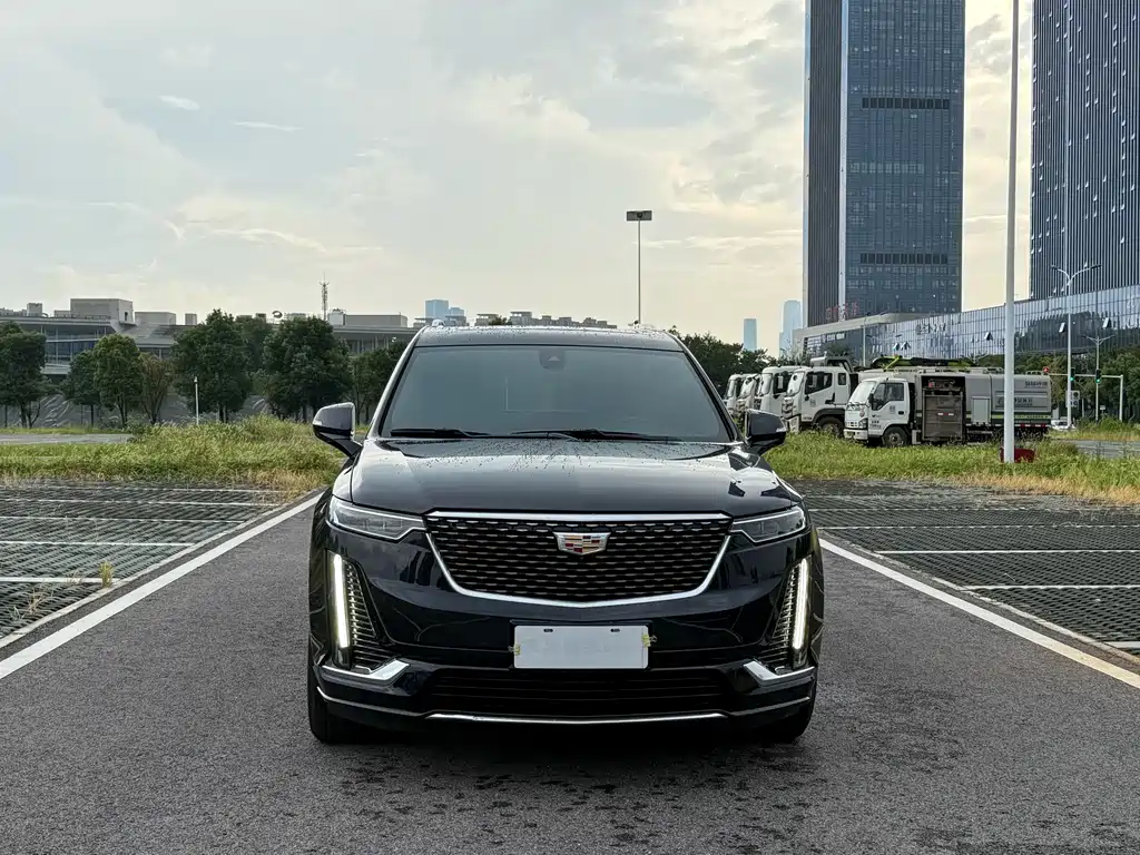 CADILLAC XT6