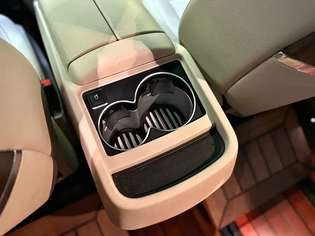 MERCEDES-BENZ V CLASS