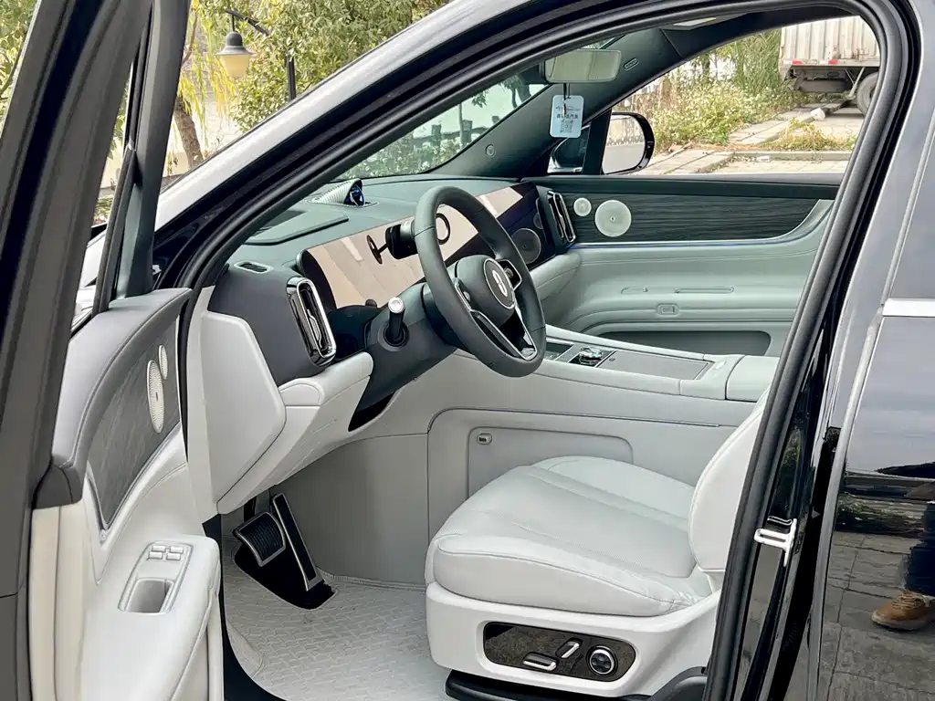 AITO ASK THE WORLD M9