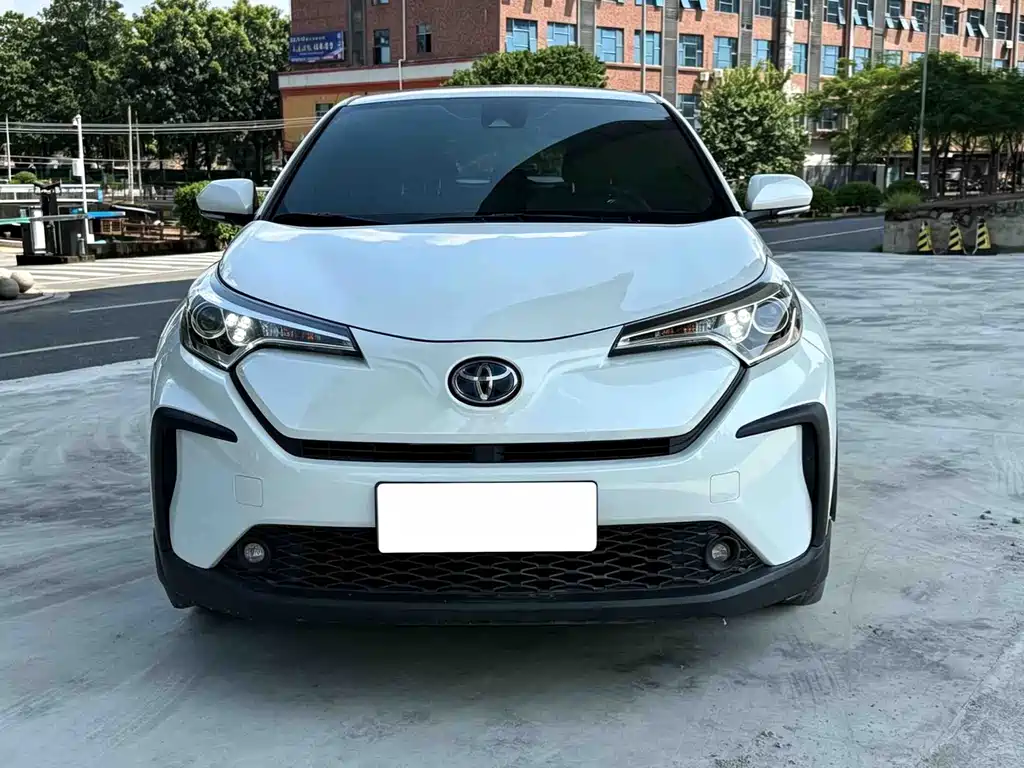 Toyota C-HR EV - фото 2