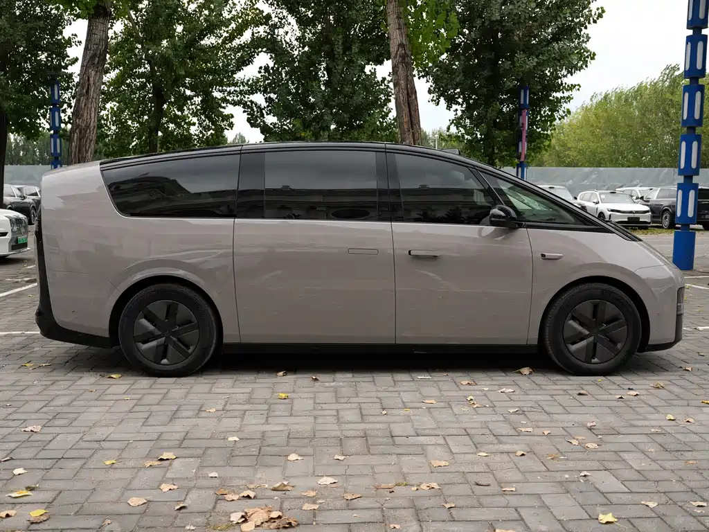 Li Auto Li MEGA — миниатюра 4
