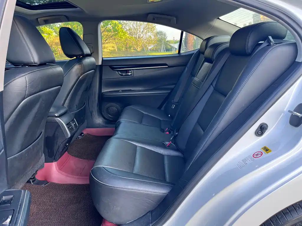 Lexus ES — миниатюра 10
