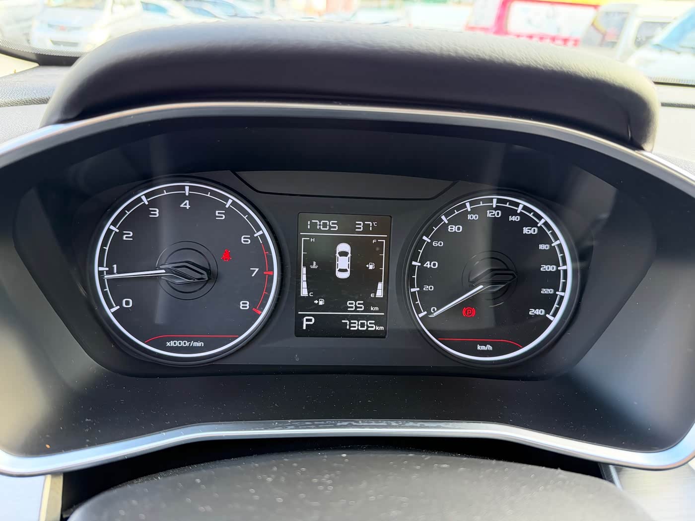 Geely Binyue 1.5 л 2026 г. Белый, пробег 7000 км