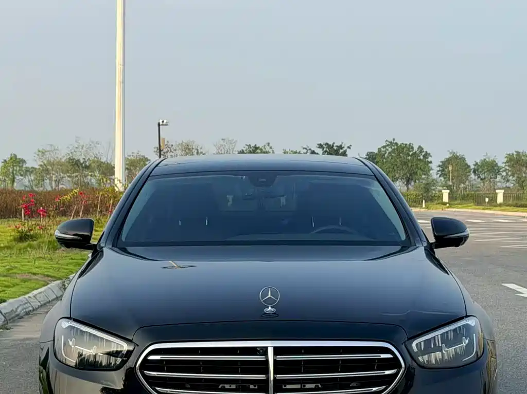 Mercedes-Benz E-Class — миниатюра 2