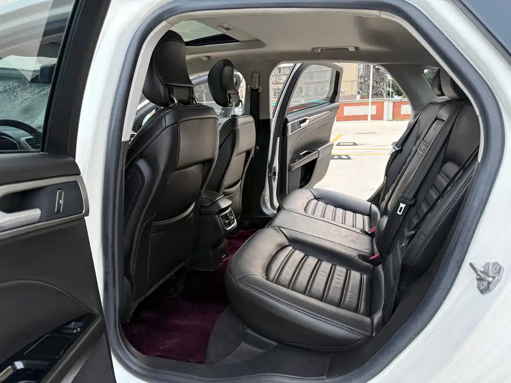 Ford Mondeo — миниатюра 8