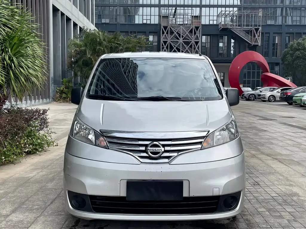 NISSAN NV200