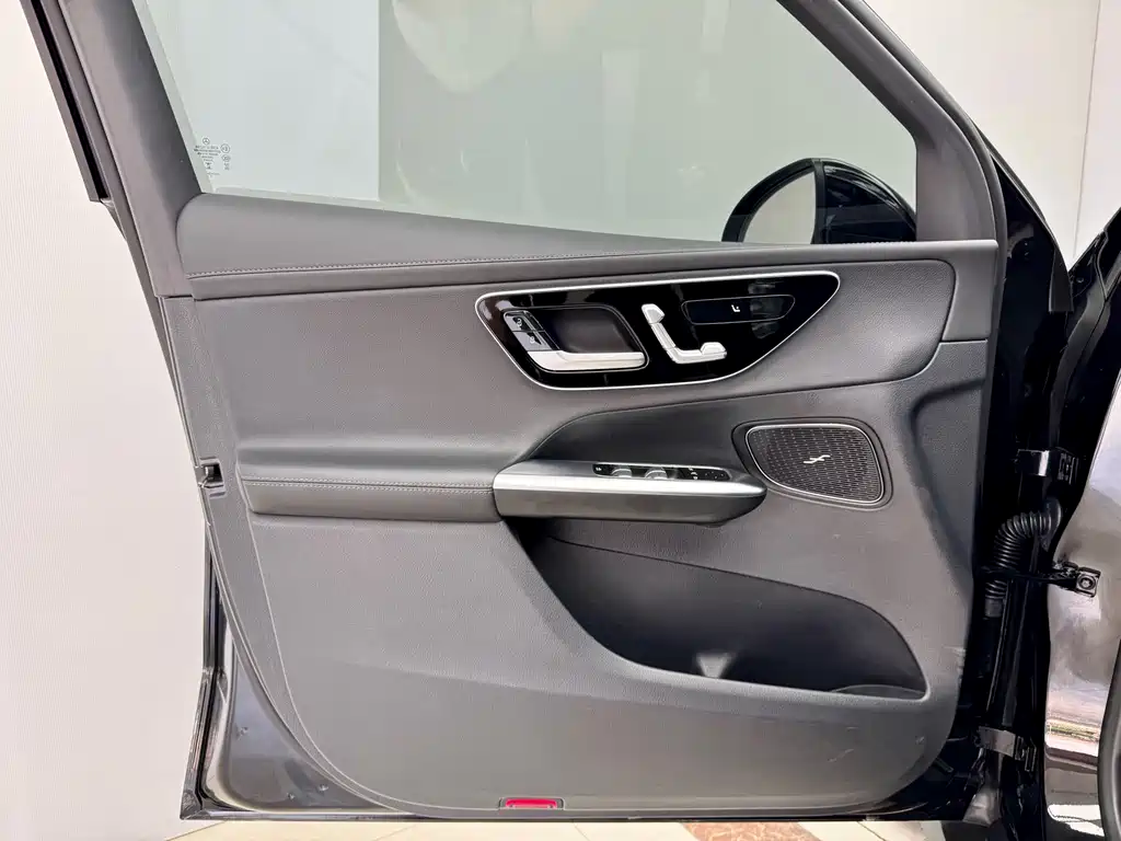 Mercedes-Benz GLC 2024 GLC 260 L 4MATIC 5 мест