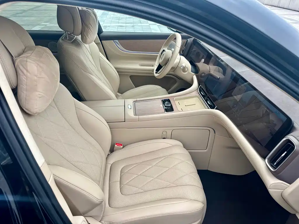 AITO ASK THE WORLD M9