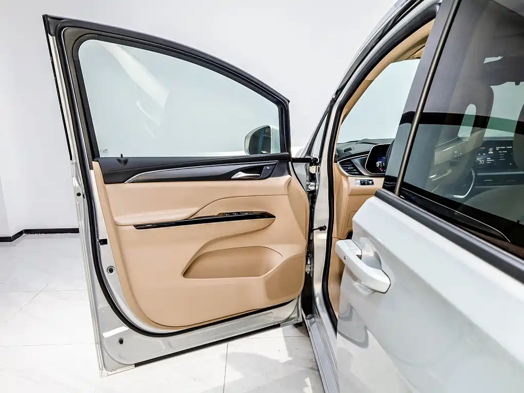 Buick GL8 Hybrid — миниатюра 40
