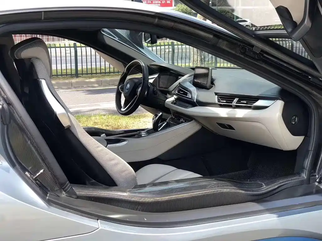 BMW i8 — миниатюра 5